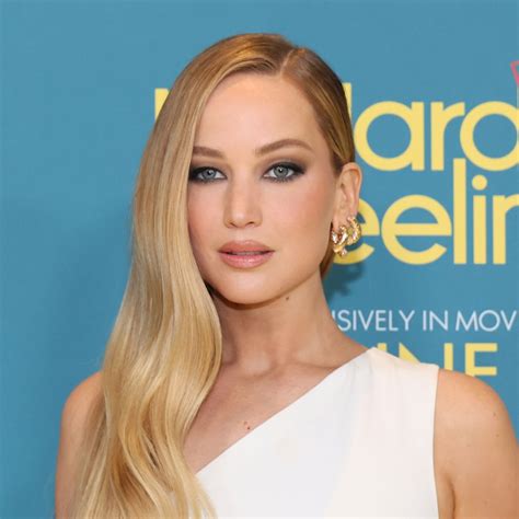 jennifer lawrencenude|Jennifer Lawrence shocks fans by getting completely naked in。